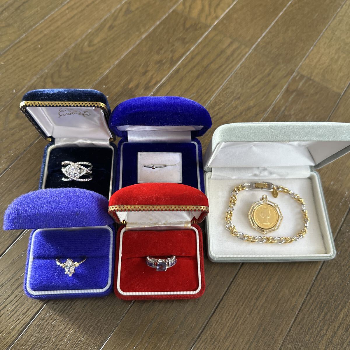 み*こ様 遺品・生前整理品 アクセサリーおまとめ売り アクセサリー 大量 まとめ売り 遺品整理 - メルカリ