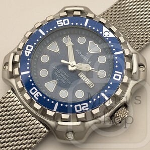 破格《期間特価2000円引き中!!》デカ厚ながら上質肉厚メッシュステンブレスで付け心地も抜群【デイデイト機能/新品】 マリーナブルー文字盤