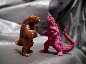 ウルトラマン ② おまけ 食玩 怪獣 消しゴム 人形 キーラ+ベムラー セット「検 ウルトラ作戦第一号 宇宙船救助命令 円谷 特撮 ポピー 丸越