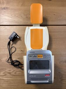 p-197オムロン 自動血圧計 HEM-1020 スポットアーム アームイン デジタル自動血圧計 動作確認済み 保管品