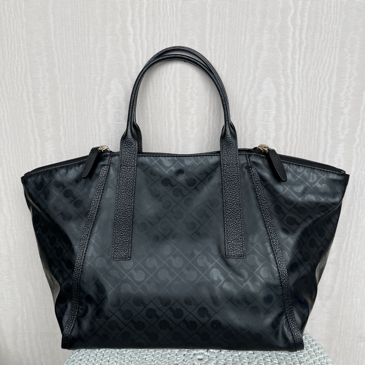 未使用✨ゲラルディーニ　ハンドバッグ　ショルダー　ソフティ　PVC 2way 黒 未使用✨ゲラルディーニ ハンドバッグ ショルダー ソフティ PVC