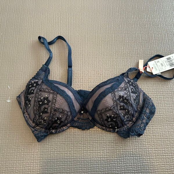 【新品未使用】 ブラまとめ売り トリンプ アモスタイル ブラジャー Triumph AMO レース ワイヤーブラ B70