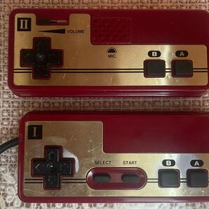 初期のファミコンコントローラー
