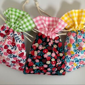 ころんとミニ巾着 ハンドメイド お花とイチゴ
