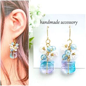NO.276 再販4☆ガラス猫ちゃんフラワーピアス/イヤリング/パープルブルー/紫陽花カラー/サージカルステンレス/金具変更無料