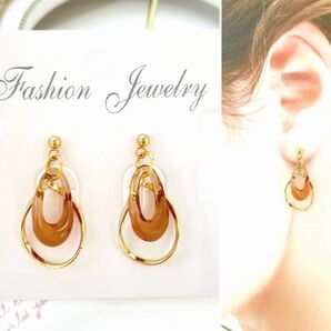 NO.382 再販6☆人気しずく型アクリルフープ×ツイストフープピアス/イヤリング/ブラウン/サージカルステンレス/金具変更無料