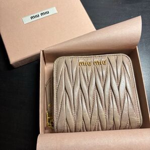 定価8万 Miu Miu 折り財布 ベージュ コインケース