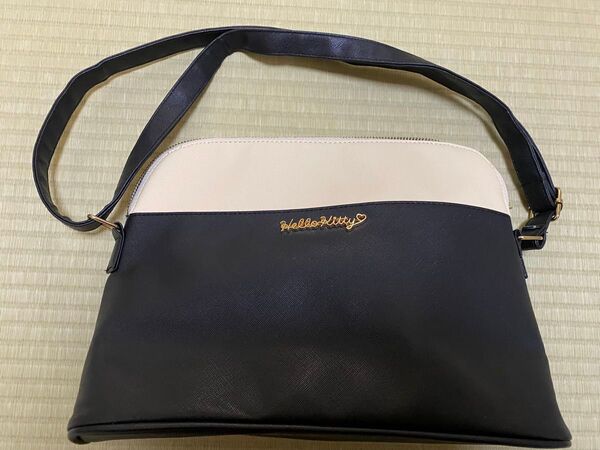ハローキティ ショルダーバッグ 黒 ベージュ バイカラー 合皮 フェイクレザー 肩掛け ブラック 斜めがけ