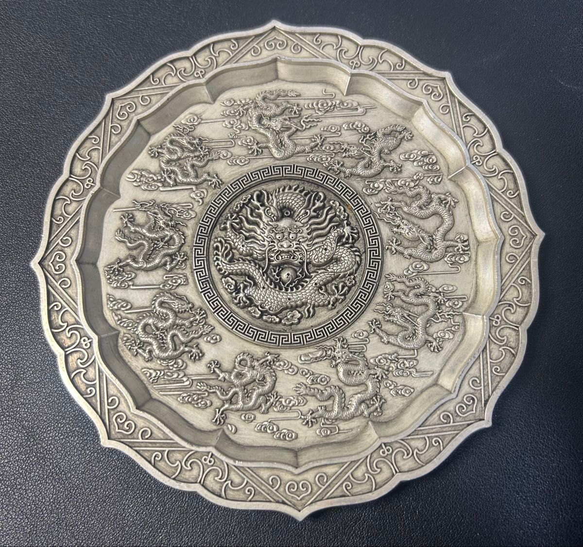 ①宮城三成 ミミ付き 大壺 魚紋 蟹紋 蛸紋 波 縁起物 やちむん｜Yahoo