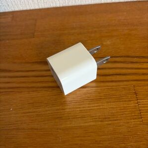 Apple 純正 ACアダプタ input100-240v output 5v1A 20W