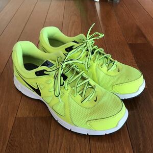 NIKE ランニングシューズ レボリューション2 美品　ジョギング