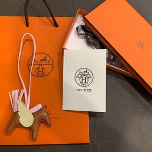 エルメス ロデオチャームペガサスPM ゴールド/ローズダーリン/ジョーヌミルトン