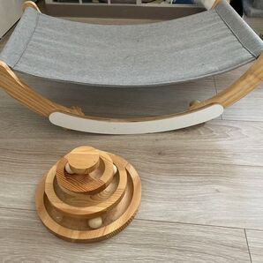 ハンモックと木製猫用おもちゃ