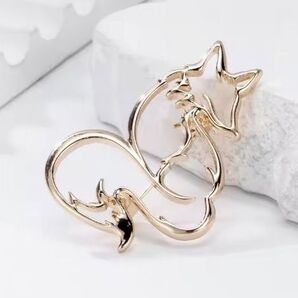 ブローチ きつね 狐 キツネ ゴールドカラー シンプル フレーム シルエット 可愛い かわいい キュート アクセサリーピン