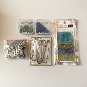 100均 セリア パーツ ガラスビーズ ブローチピン アルファベット文字