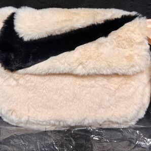 NIKE W NSW FUTURA 365 FX FUR CROSS bag フェイクファー ナイキ モコモコ ショルダーバッグ