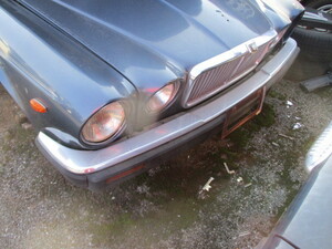 # Jaguar XJ6 передний бампер центральный металлизированный б/у серии 3 D6 W6 XJ12 Daimler Daimler Double Six снятие частей есть #