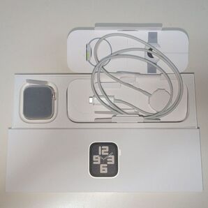 Apple Watch SE 第2世代 GPSモデル 44mm スターライト 本体未使用品