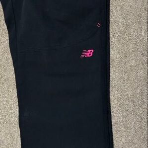 New Balance ニューバランス ジャージパンツ ブラック ピンクロゴ