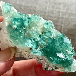 高品質 キューブ グリーン フローライト 199ct 蛍石 宝石 原石 鉱物 標本 天然石 鑑賞石 パワーストーン 開運 引き寄せ