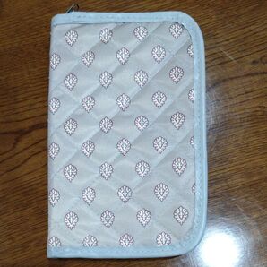 マルチケース キルティング 花柄 グレー