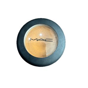 MAC パウダーキスアイシャドウ ディーズバッグスアーデザイナー
