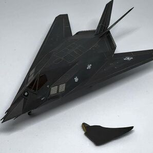 F117ステルス攻撃機(82-0806) 被撃墜機破片? 1/144 模型付き