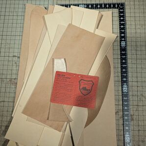 栃木レザー ピットヌメ革 2mm ナチュラル もりもりハギレセット