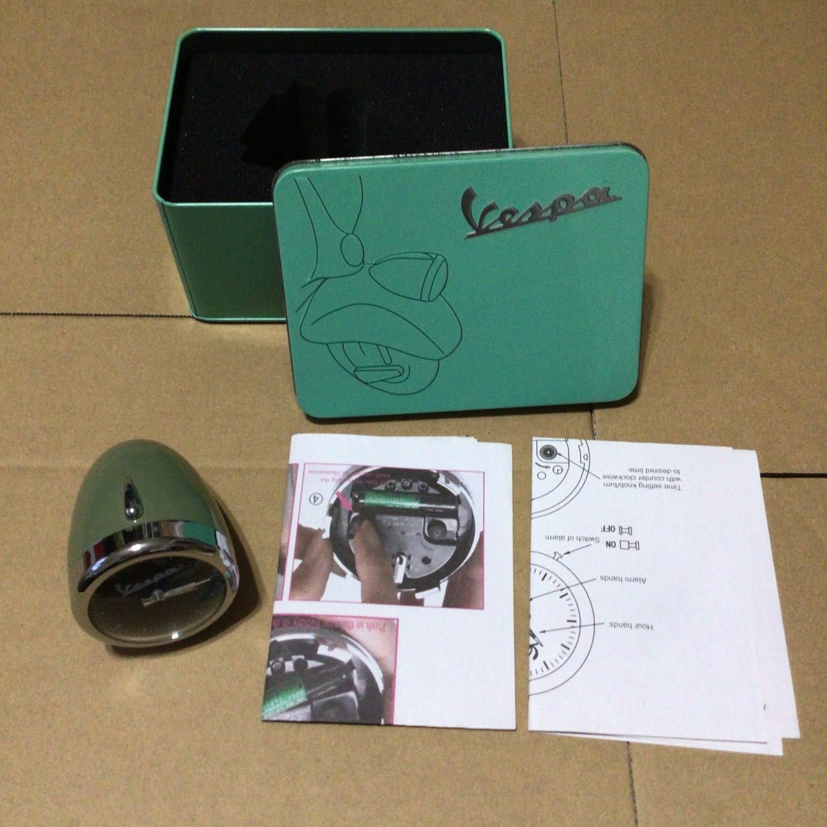 希少品 美品 廃番　VESPA ベスパ ヘッドライト型クロック グリーン 缶ケース付き　アラーム機能付き 置き時計 目覚まし時計
