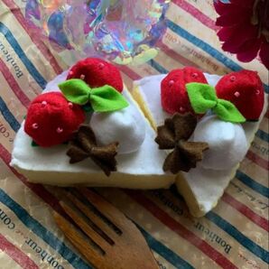 フェルトおままごと★いちごショートケーキ2個セットハンドメイドバースデークリスマスお祝い出産お孫さん 保育園 幼稚園イベント