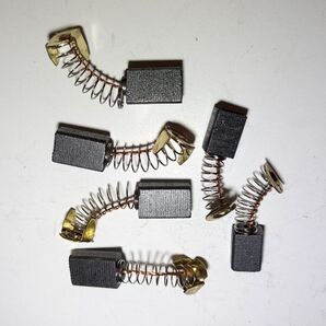 カーボンブラシ電動工具 長16X縦10X横6(写真2)を4個+長13X縦9X横6(写真3)を2個の合計6個セット