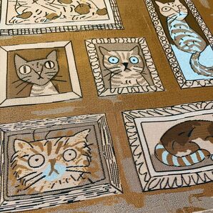 j3-b▼160×50cm▼ジャガード生地▼ネコ柄 猫柄 ブラウン アート風 レトロ 織り模様 ゴブラン ゴールド 薄手