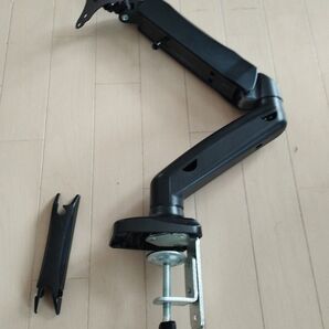 モニターアーム