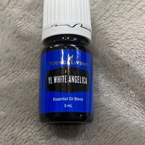 【新品未開封】ホワイトアンジェリカ 5ml ヤングリヴィング エッセンシャル