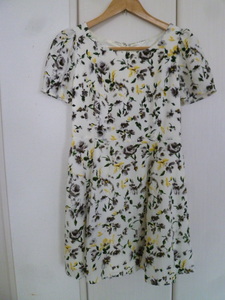 CECILMcBEE/ Cecil McBee 0 white small floral print on goods Flare One-piece M/ white short sleeves knees height 0OP1111
