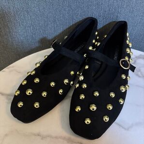 新品未使用品 ゴールドスタッズ付き ストラップシューズ パンプス ブラック 黒 24cm