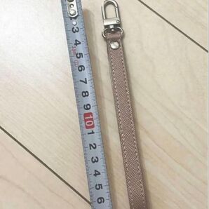 新品 スマホ ストラップ ピンクベージュ 金具 かわいい 可愛い オシャレカラー