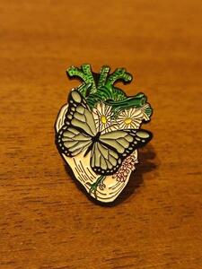  pin bachi butterfly heart . butterfly . flower Sakura Margaret age is butterfly butterfly human body series pin badge 