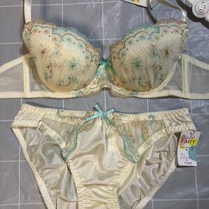 C70M フェアリー 花柄刺繍×レースのブラ&ショーツセット イエロー