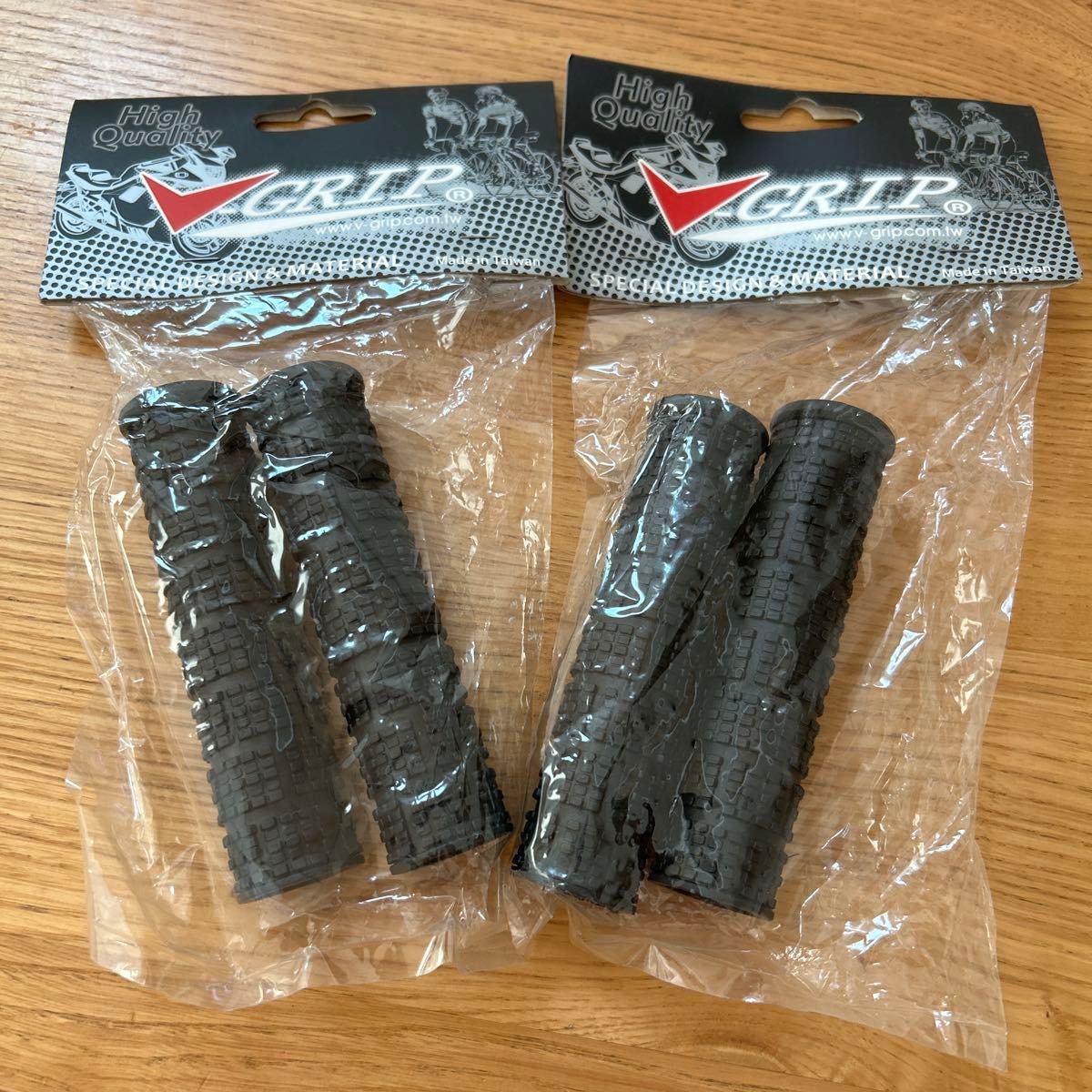 High Quality GRIP バイクグリップ 2個セット ブラック