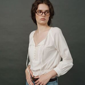 the barnnet pleatib blouse - white