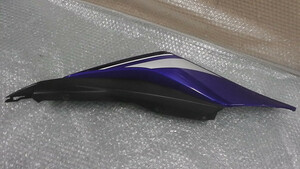 YZF-R3　RH07J-003xxx　の　シートカウル右　傷 *1606447749　中古