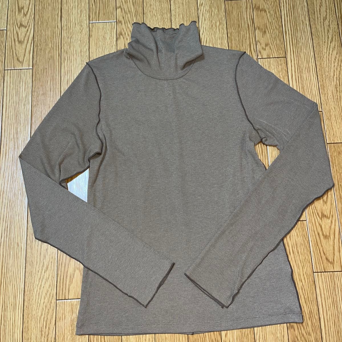 ジーユー　タートルネック リブカットソー 長袖 ブラウン メロウフリル カジュアル