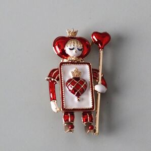 ブローチ ハートの兵士 トランプ 赤 レッド アリス ロマンチック かわいい 可愛い キュート エナメル仕上げ アクセサリーピン