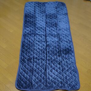 敷きパッド ネイビー色 リバーシブル セミシングル。