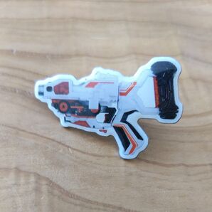 VSチェンジャー ピンバッジ