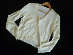 Feroux/ Feroux 0 white lame biju- pearl . flower motif button soft Anne gola. cardigan 2/ Onward . mountain . series white 0①K1028