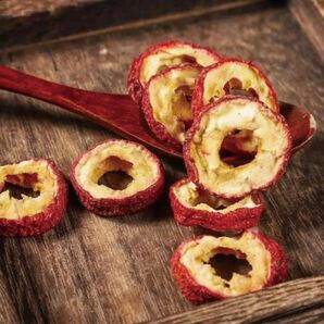 サンザシ 漢方でよく使われる歴史ある食材です。さまざまな栄養素を含みます。肉料理の消化促進に◎