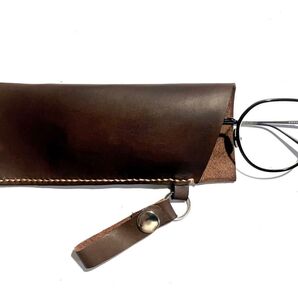 栃木レザー ヌメ革 ハンドメイド本革 メガネケース ストラップ付 ダークブラウン