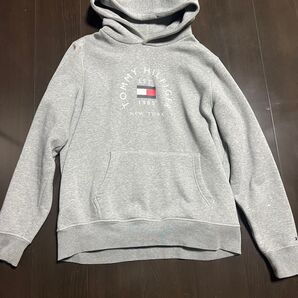 TOMMY HILFIGER トミーヒルフィガー パーカー グレー